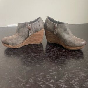 Dr. Scholl’swedge ankle boots size 6
